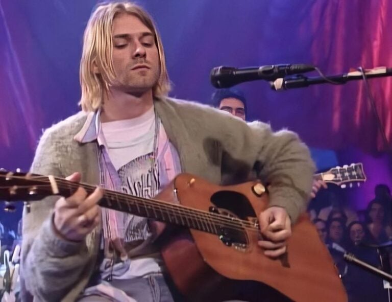Watch unearthed footage of Kurt Cobain’s surprise acoustic solo show from 1992